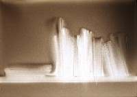 Claudio Parmiggiani, 'Delocazione', een werk ontstaan door verbranding, waarbij as en roet een beeld maken op paneel,

in dit geval een beeld van boeken op een plank (2014, 0.50 x 0.70 m., lijst plexiglas).
PHŒBUS•Rotterdam